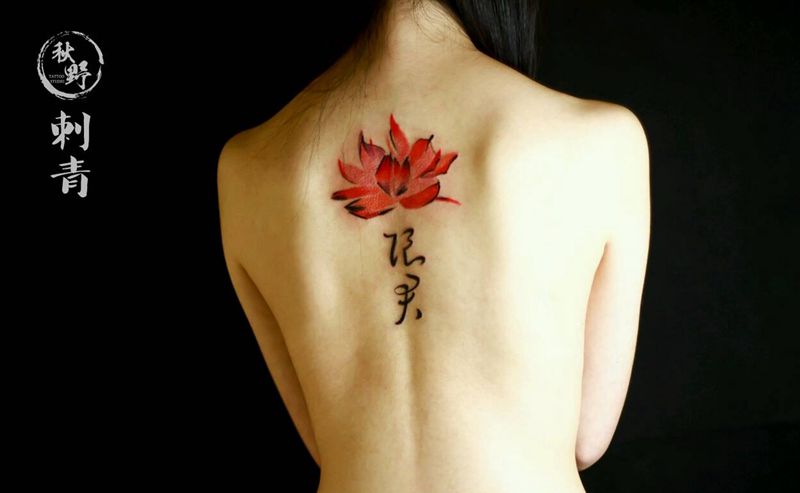 莲纹身图片_背部清新植物成品纹身图案