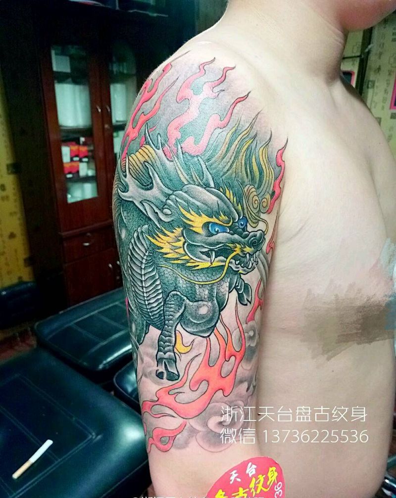 麒麟纹身图片_肩部手臂传统动物天台盘古成品纹身图案