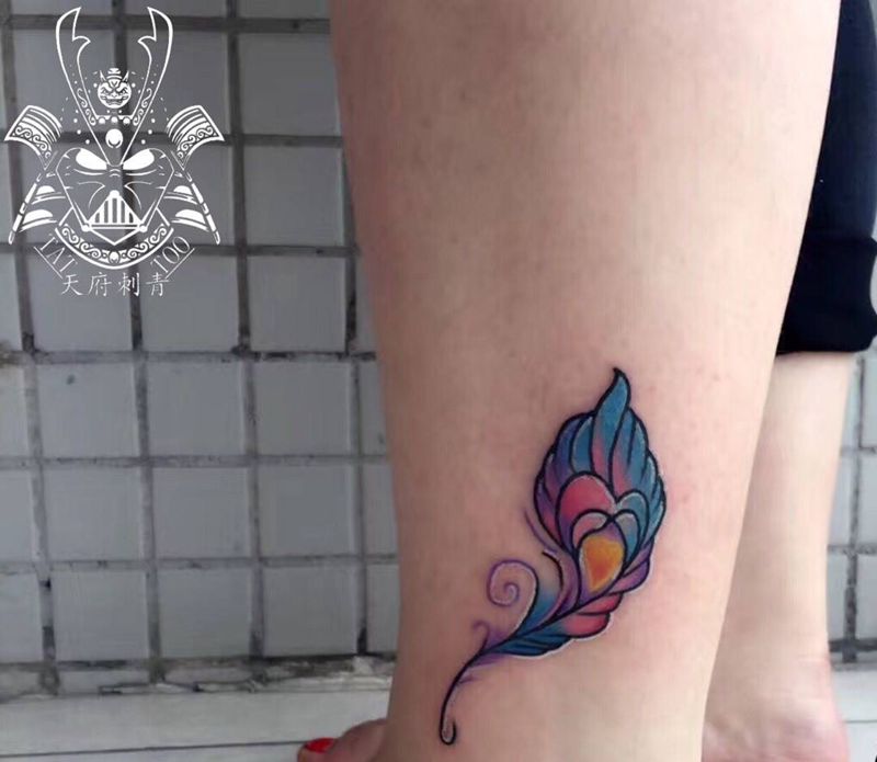 羽毛纹身图片_成品脚部清新静物纹身图案