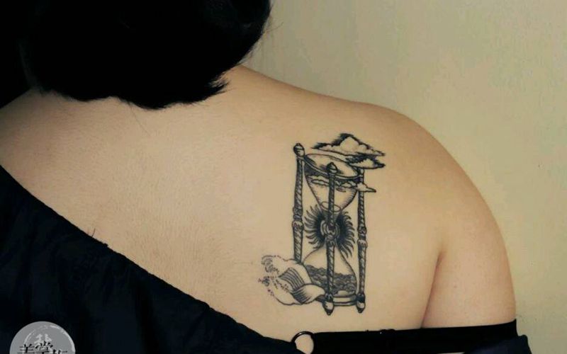 时光的沙漏纹身图片
