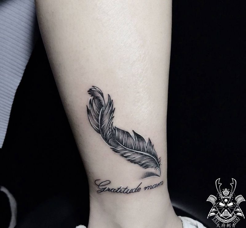羽毛纹身图片_成品腿部清新静物原创纹身图案