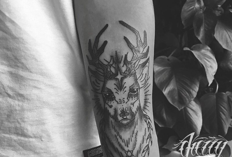 鹿纹身图片_成品手臂纹身图案