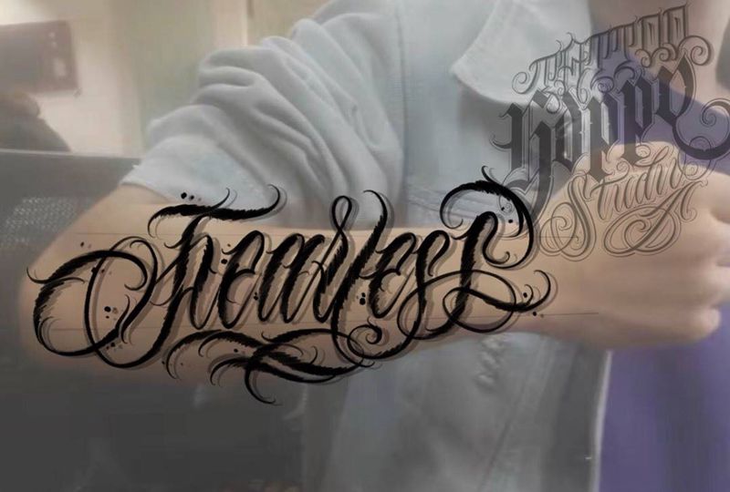 暗黑花体纹身图片_手臂手部花体字纹身图案