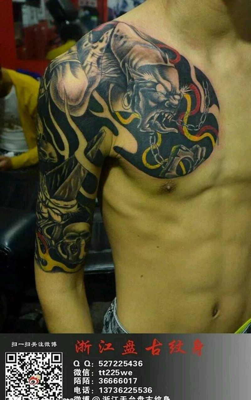半胛纹身图片_胸部手臂成品纹身图案