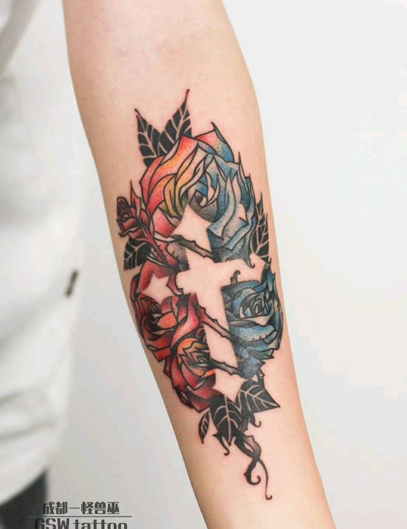 十字架与花纹身图片