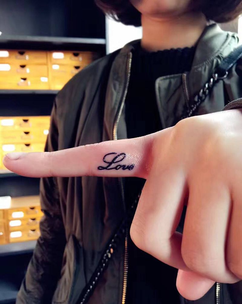 手指纹身图片_成品手部清新字符宗教纹身图案