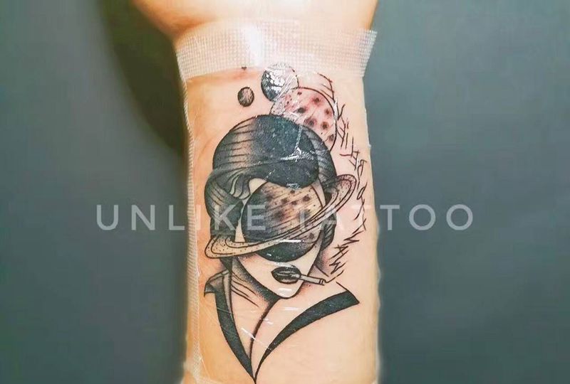 遮盖纹身图片_成品手臂欧美清新人物插画线条点刺遮盖纹身图案