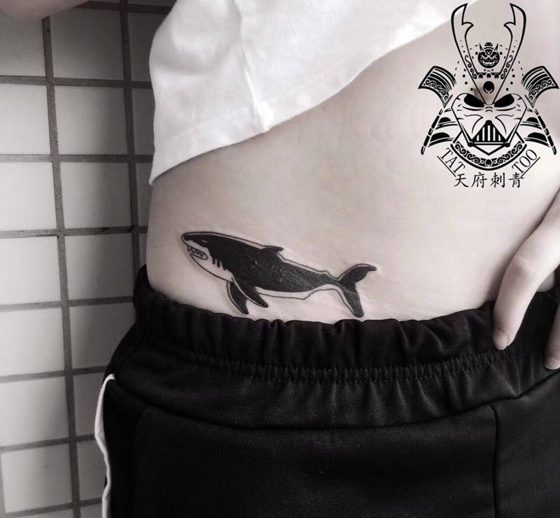 遮盖纹身图片_成品腰部清新动物纹身图案