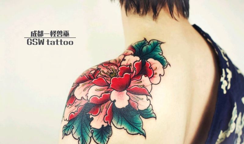 花纹身图片_肩部传统植物成品纹身图案