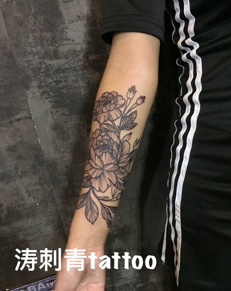 点刺花纹身图片_手臂点刺几何纹身图案