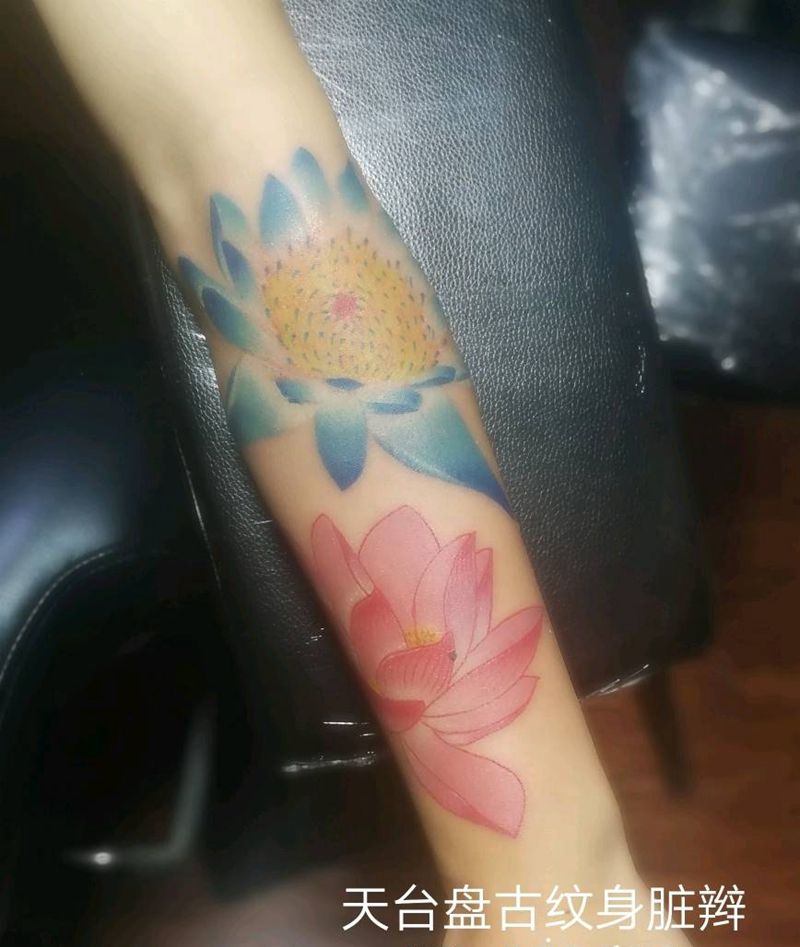 荷花纹身图片_手臂传统植物天台盘古盘古脏辫唇钉成品纹身图案