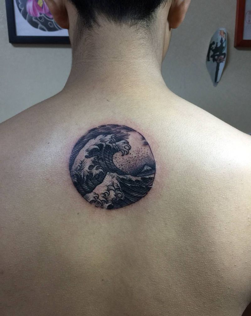 浪纹身图片_成品背部纹身图案