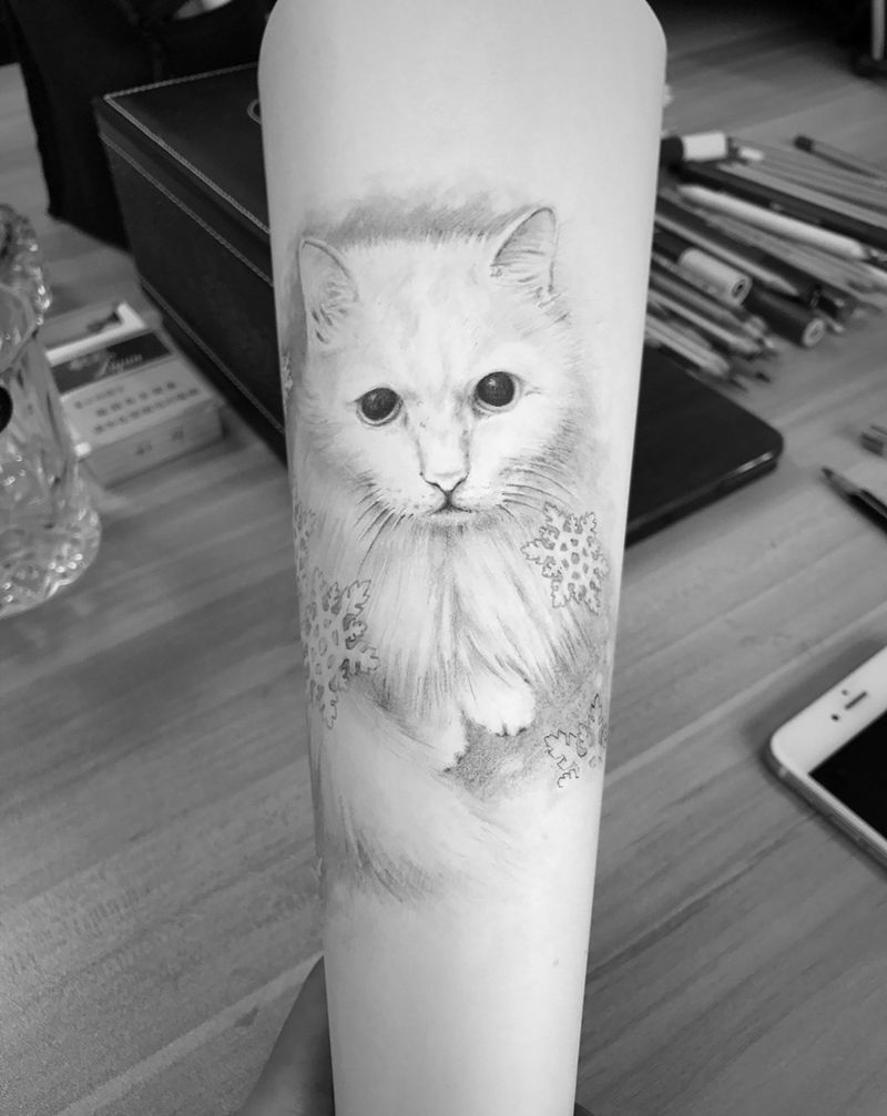 猫纹身图片_成品手部写实动物纹身图案