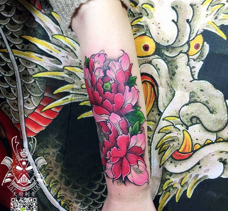 牡丹 遮盖纹身图片_成品手臂传统写实国画植物静物纹身图案