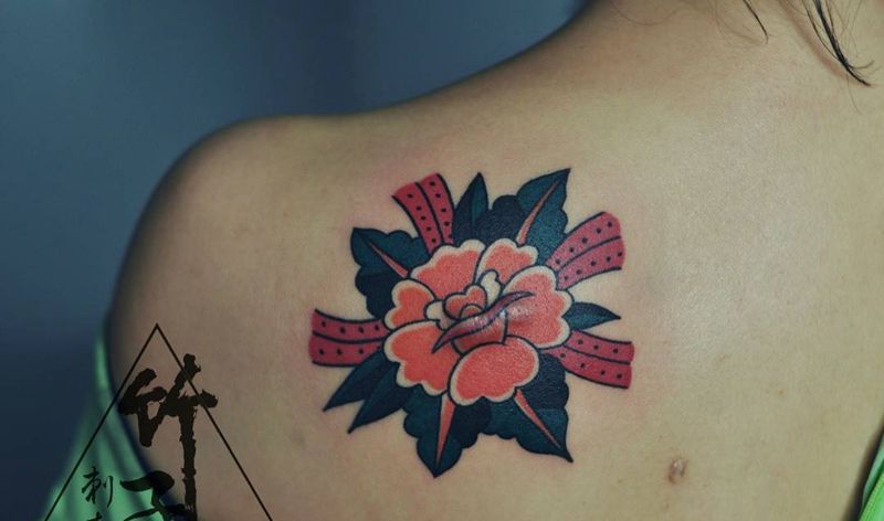 school玫瑰纹身图片_成品背部欧美植物纹身图案