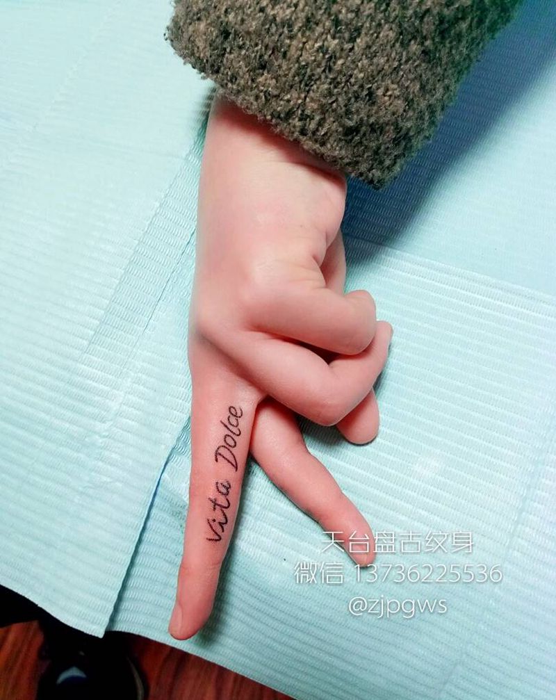年轻人都喜欢小图纹身图片