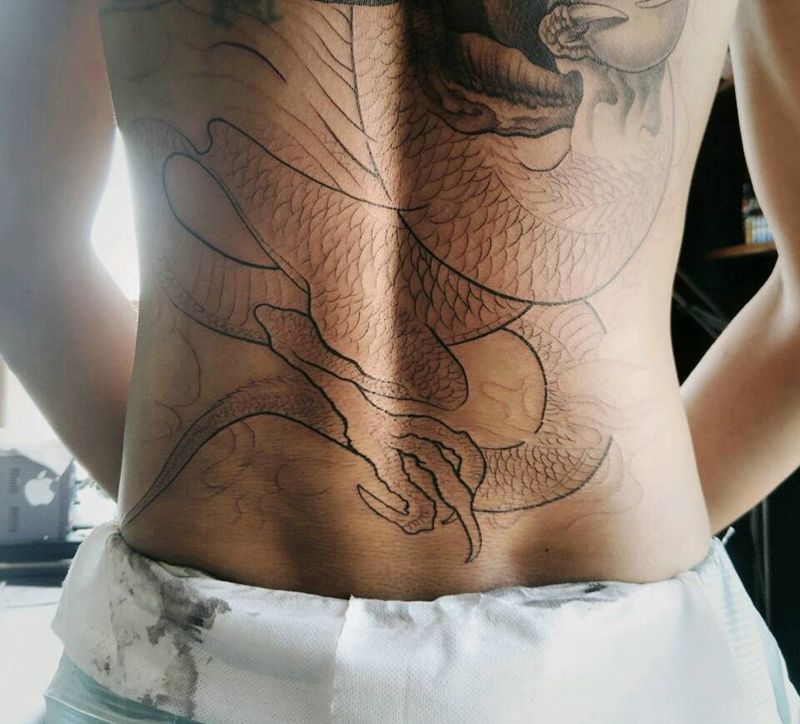 龙——线纹身图片