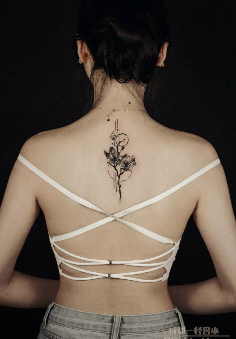 小清新梅花纹身图片_背部纹身图案