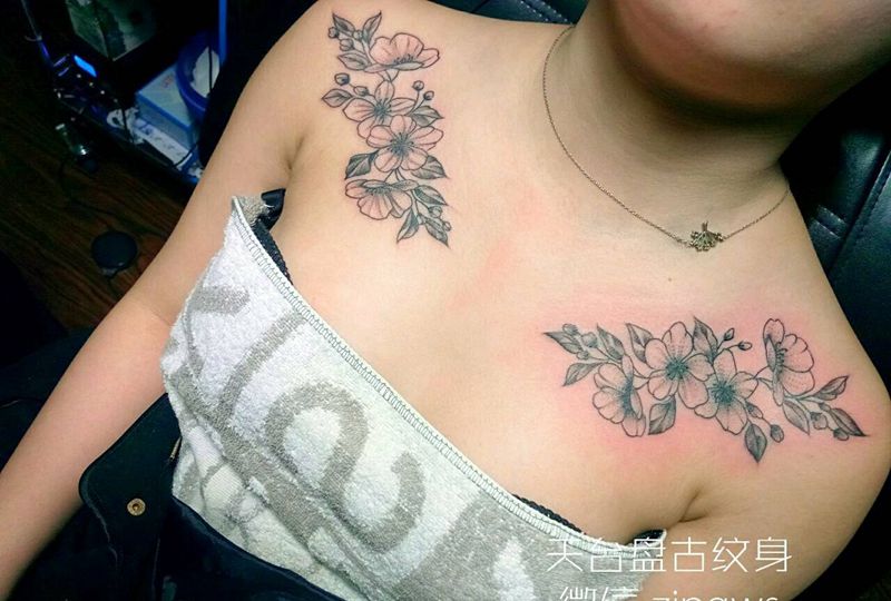 花纹身图片_肩部胸部传统清新植物天台盘古成品纹身图案