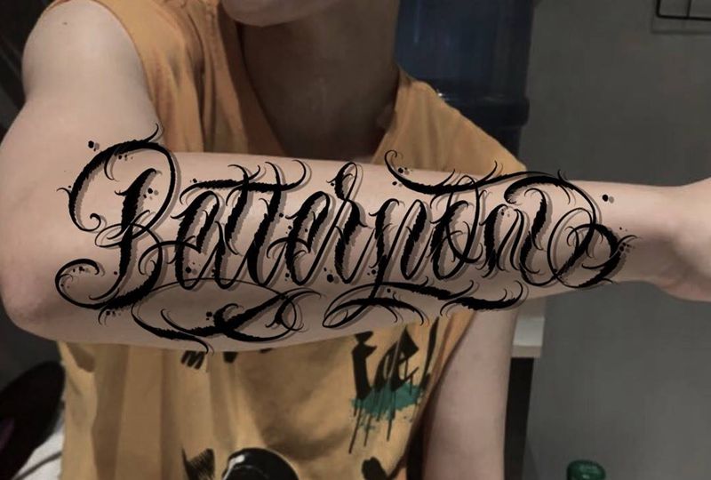 暗黑花體字纹身图片_手臂手部花体字纹身图案