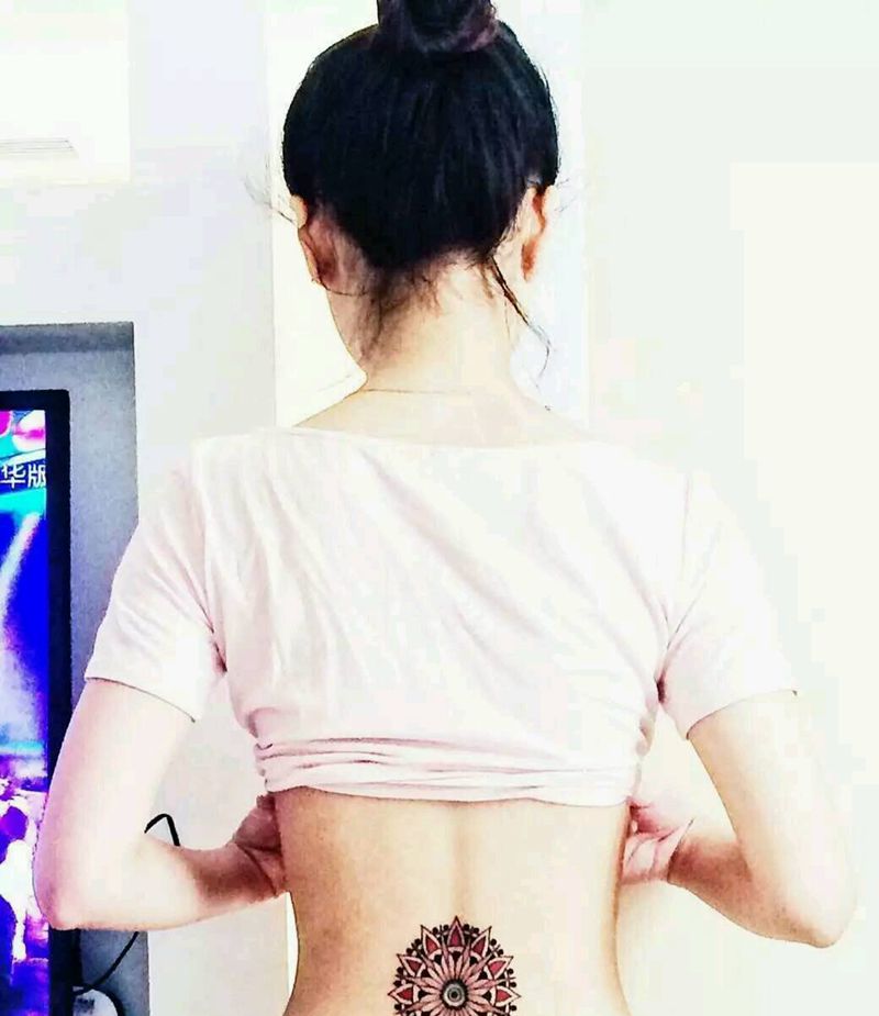 滋养纹身图片_腰部清新几何成品纹身图案