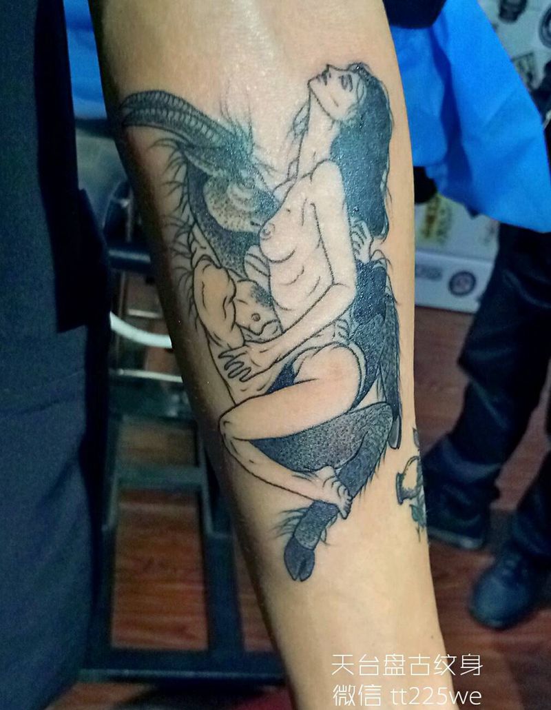 人与动物纹身图片_手臂欧美动物人物鬼神成品纹身图案