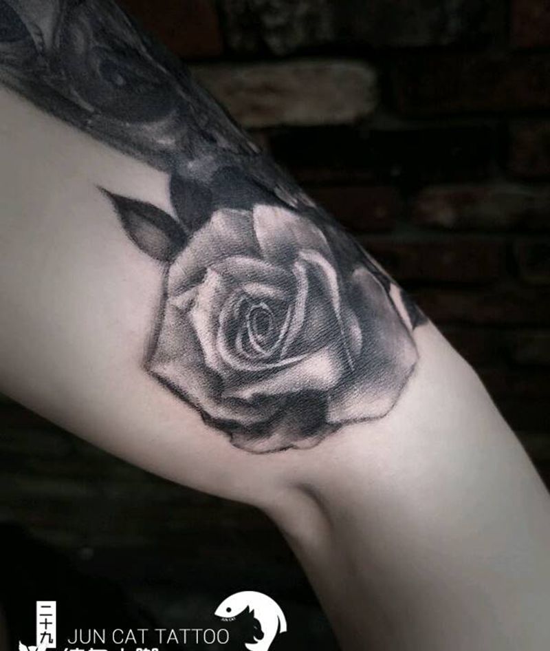 玫瑰花纹身图片_臀部欧美写实植物骷髅成品纹身图案