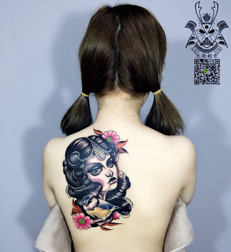 Old school 纹身遮盖纹身图片_成品背部欧美清新人物植物动物纹身图案
