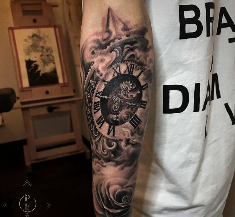 钟纹身图片_成品手部写实欧美纹身图案