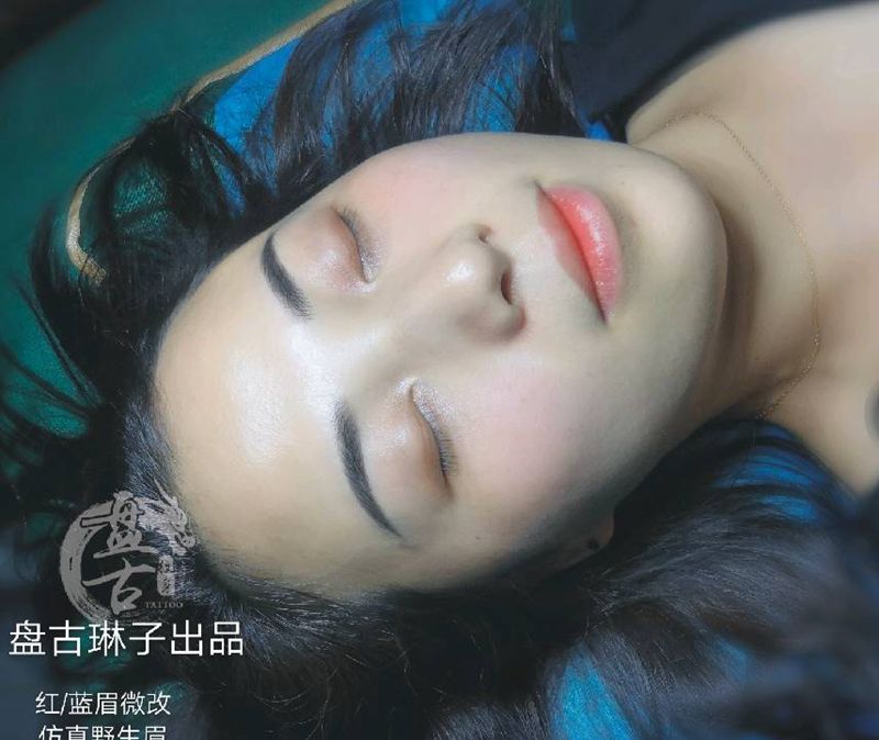 眉毛修改纹身图片_点刺纹身图案