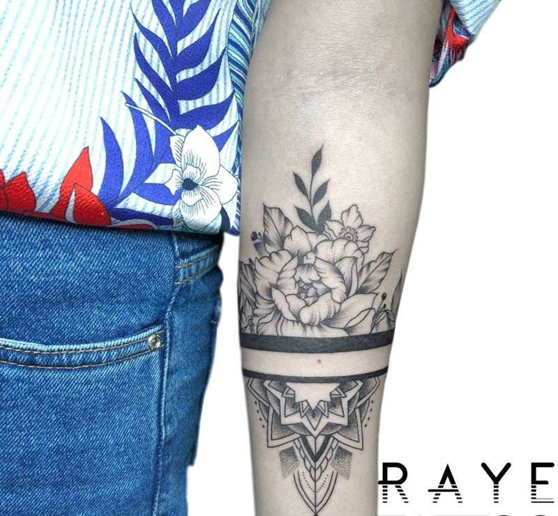 小臂点刺花纹身图片_成品手臂欧美清新植物点刺线条纹身图案