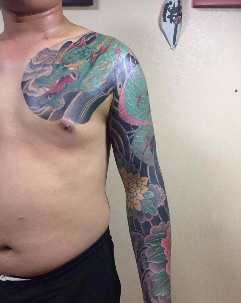 修改添加传统大花臂纹身图片