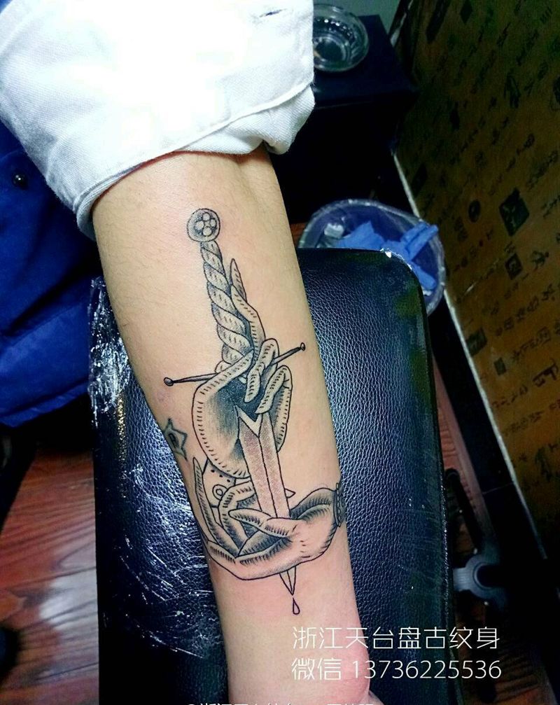 手臂纹身图片_手臂天台盘古成品纹身图案