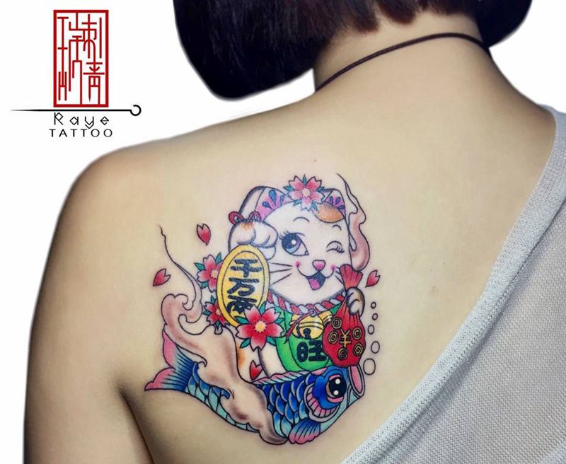 招财喵纹身图片_手稿成品背部传统清新动物纹身图案