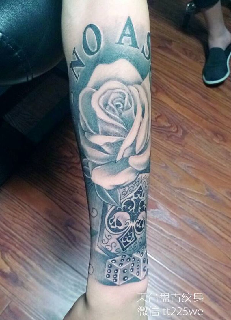 手臂纹身图片