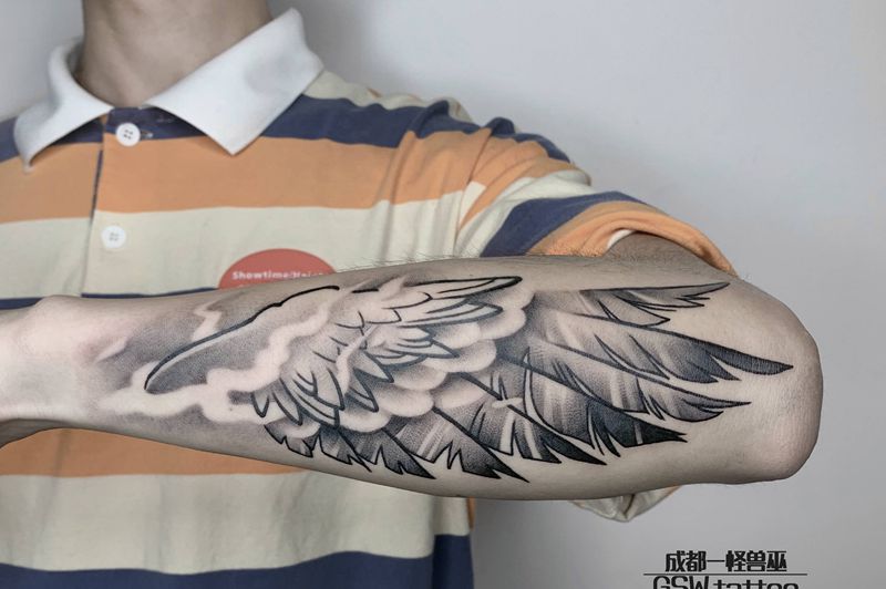 翅膀纹身图片_手臂纹身图案