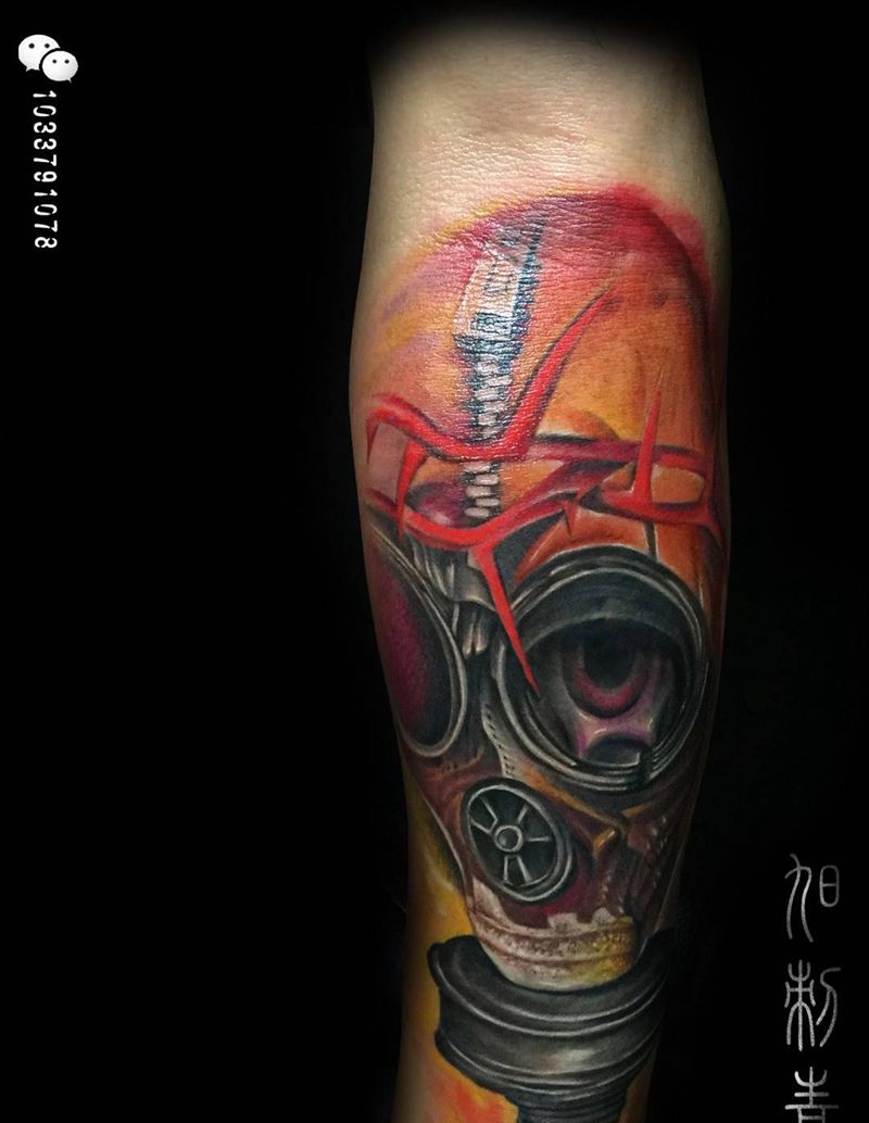 防毒面具纹身图片_手臂欧美写实成品纹身图案