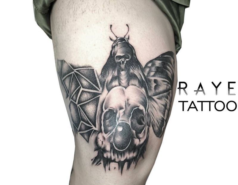 小丑幺蛾子纹身图片_成品腿部欧美清新动物点刺纹身图案