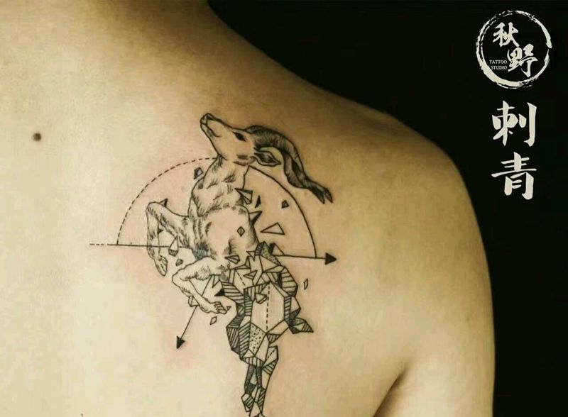 羊纹身图片_肩部清新动物成品纹身图案