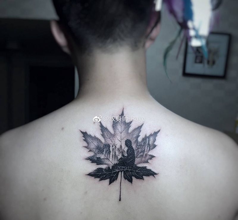 枫叶佛纹身图片_成品插画背部传统清新纹身图案