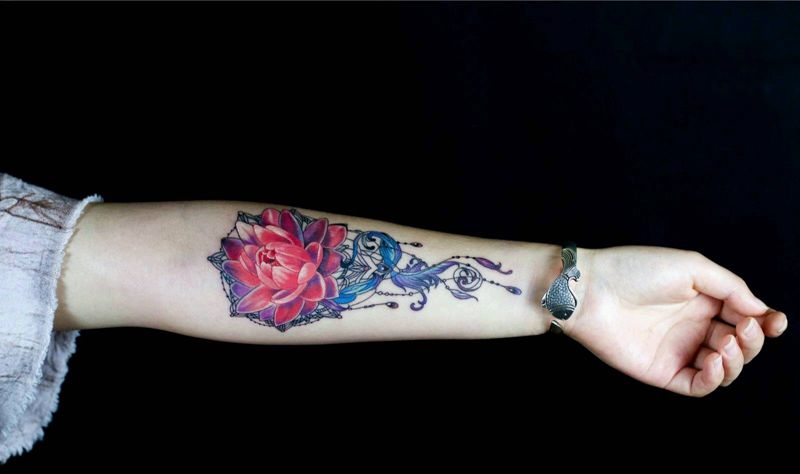 花朵纹身图片_手臂清新植物成品纹身图案