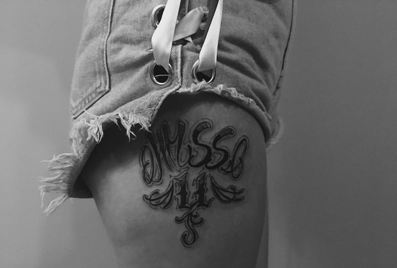 花体纹身图片_脚部腿部花体字纹身图案