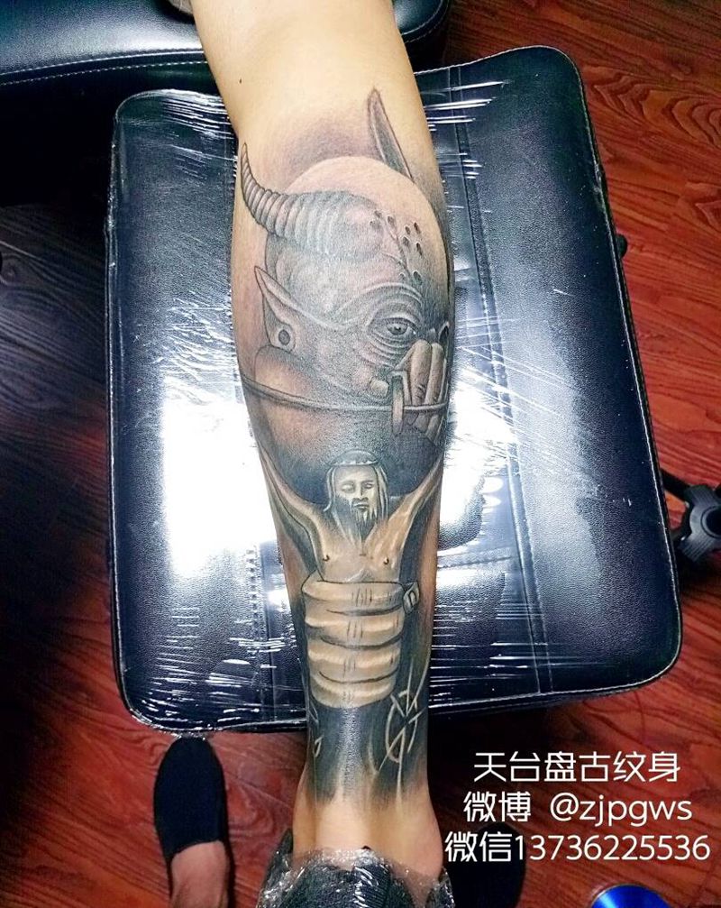 小腿作品纹身图片_腿部脚部写实人物鬼神成品纹身图案