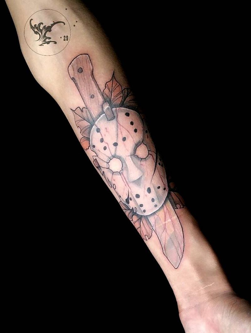 十三号星期五newschool纹身图片_手臂欧美面具彩色刀叶子血液成品纹身图案