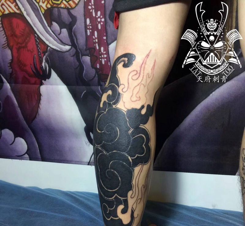 祥云 遮盖纹身图片_腿部传统原创纹身图案