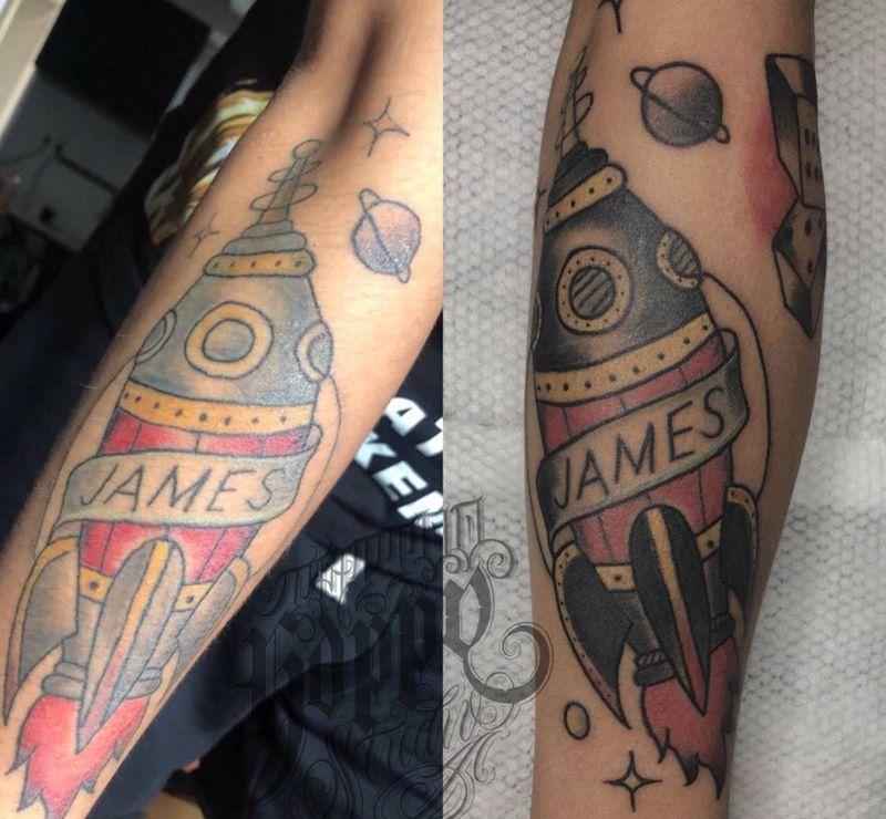 修改火箭纹身图片_手臂手部Old School纹身图案