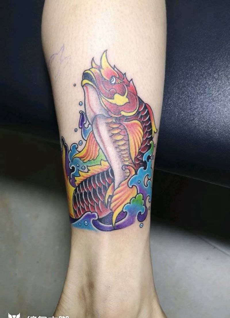 鱼纹身图片_腿部纹身图案