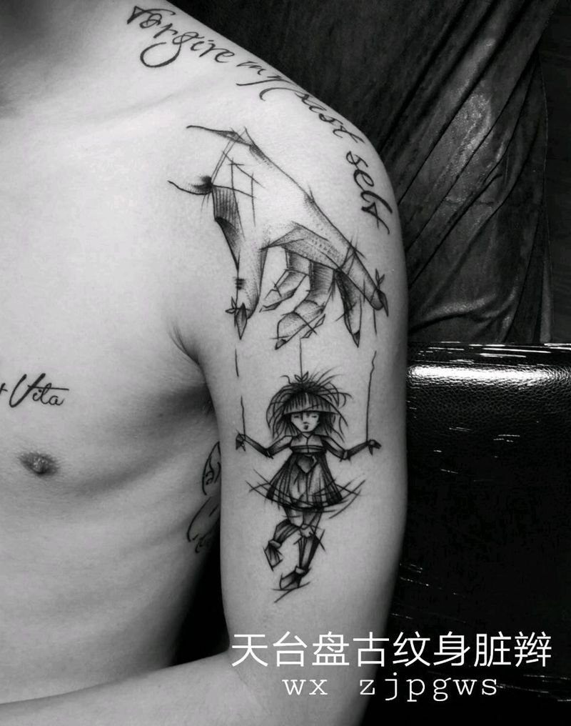 肩纹身图片_肩部欧美传统几何天台盘古盘古脏辫唇钉成品纹身图案