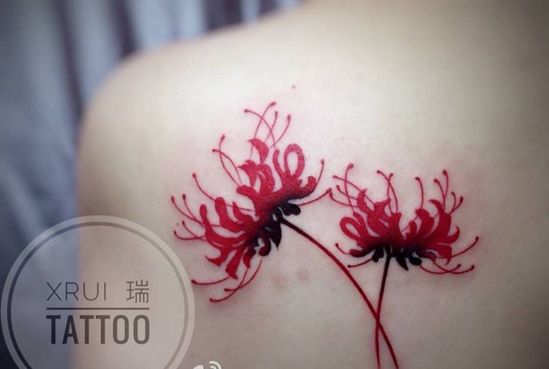 彼岸花纹身图片_成品背部欧美清新植物纹身图案