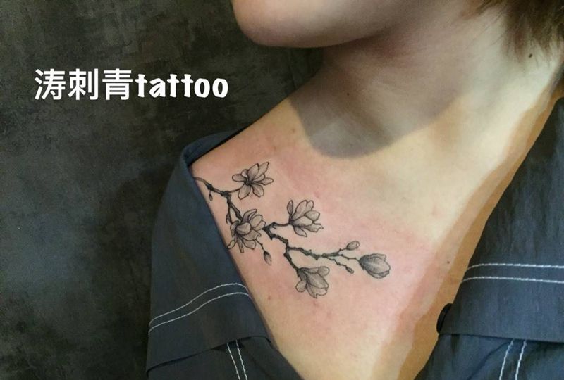 花花纹身图片_肩部纹身图案